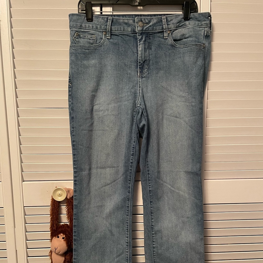 Solid NYDJ light blue denim straight leg jeans size 12